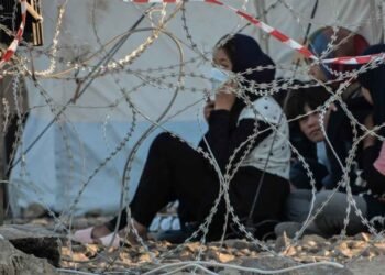Χρυσές δουλειές στην… πλάτη των μεταναστών: Ερευνα για το πάρτι εκατομμυρίων στο προσφυγικό