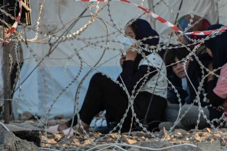Χρυσές δουλειές στην… πλάτη των μεταναστών: Ερευνα για το πάρτι εκατομμυρίων στο προσφυγικό