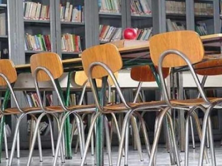 Λαϊκό Φροντιστήριο Αλληλεγγύης στην Ικαρία: Δωρεάν μαθήματα για όλους τους μαθητές