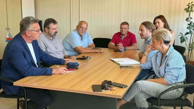 «Ανάσα» ή αδιέξοδος; Όσα ειπώθηκαν στη συνάντηση της ΑΔΕΔΥ Λέσβου με την αντιπροσωπεία του ΣΥΡΙΖΑ.
