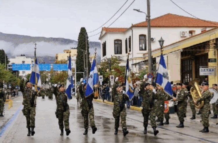 Χίος: Η κακοκαιρία «έκοψε» τη μαθητική παρέλαση – Παρέλασαν μόνο οι στρατιωτικοί