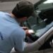 Να βάλει τέλος στο «διπλοπάρκαρα για δύο λεπτά» θέλει η Τροχαία